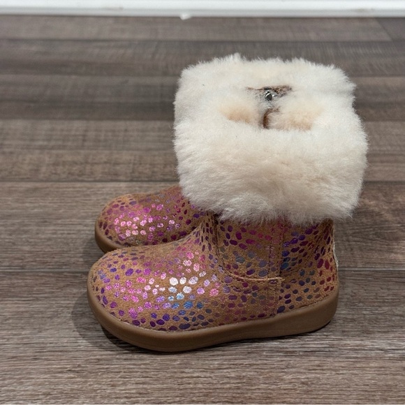 Ugg Jorie Spots Metallic Rainbow Shimmering Lined Sheepskin Boot Baby SZ 4/5 EUC - Picture 3 of 14